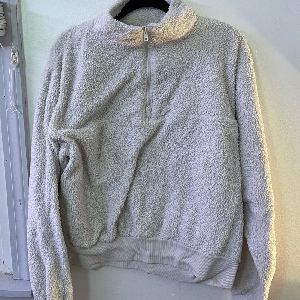 White pullover